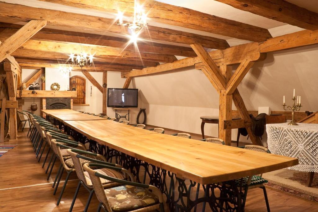 Przy Restauracji Stodola